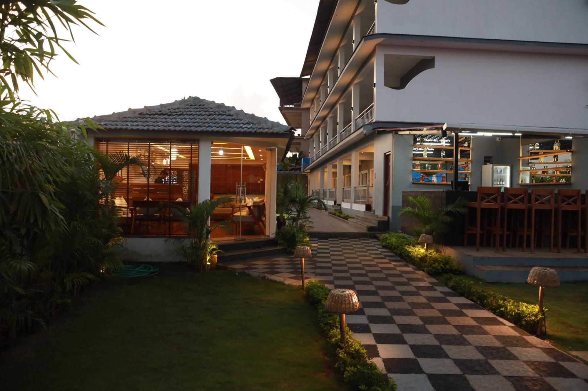 Gracias Cafe & Resort Morjim Dış mekan fotoğraf