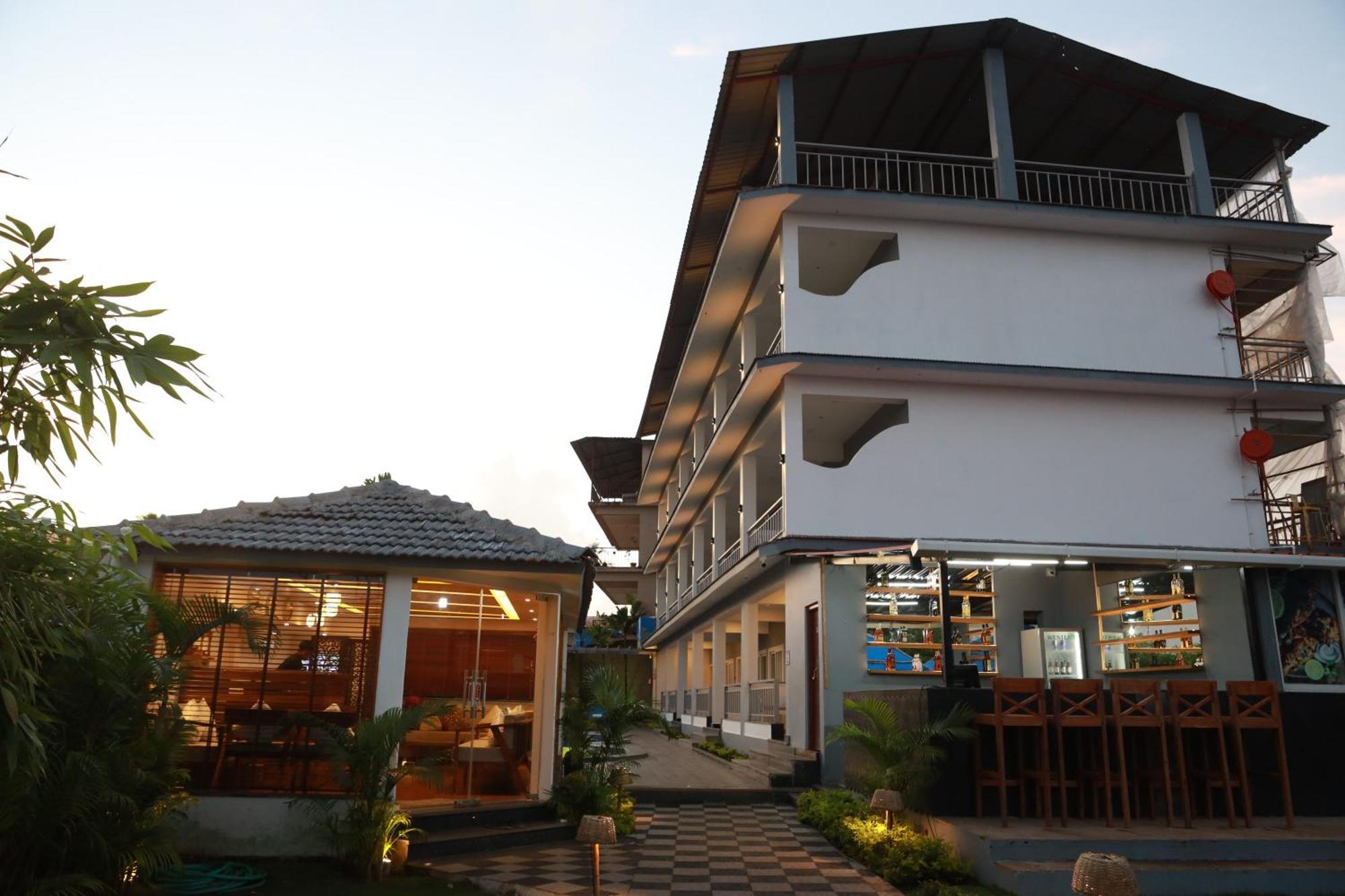 Gracias Cafe & Resort Morjim Dış mekan fotoğraf