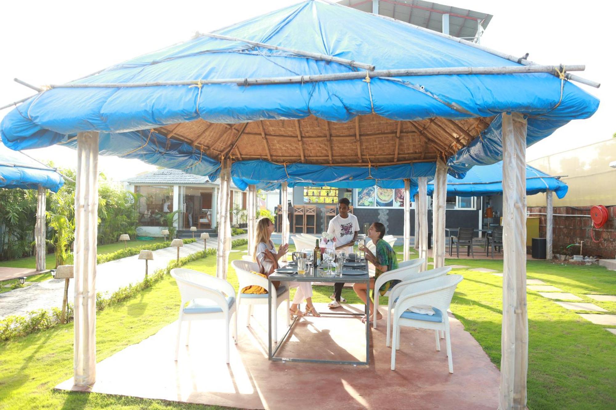 Gracias Cafe & Resort Morjim Dış mekan fotoğraf