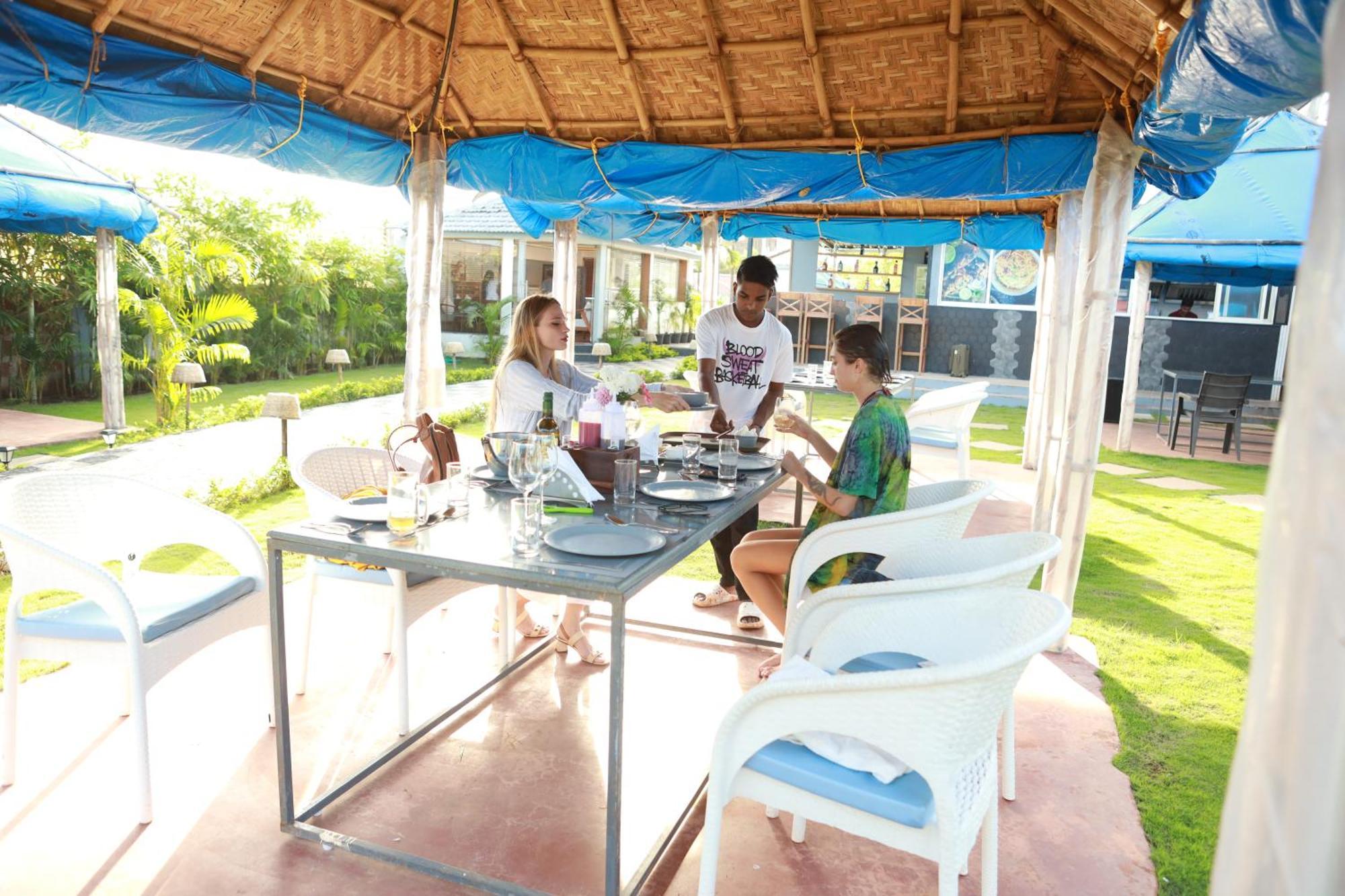 Gracias Cafe & Resort Morjim Dış mekan fotoğraf