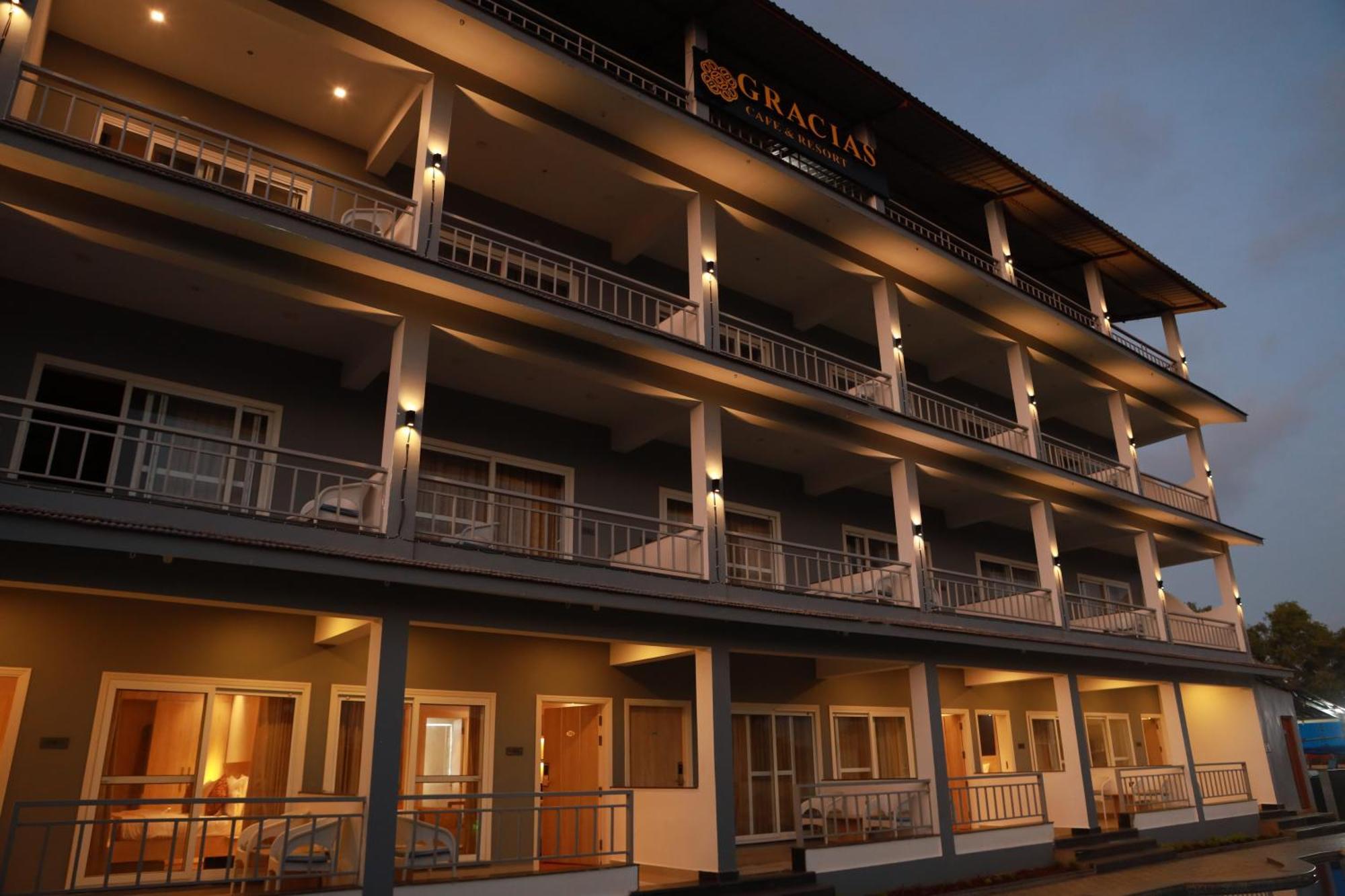 Gracias Cafe & Resort Morjim Dış mekan fotoğraf